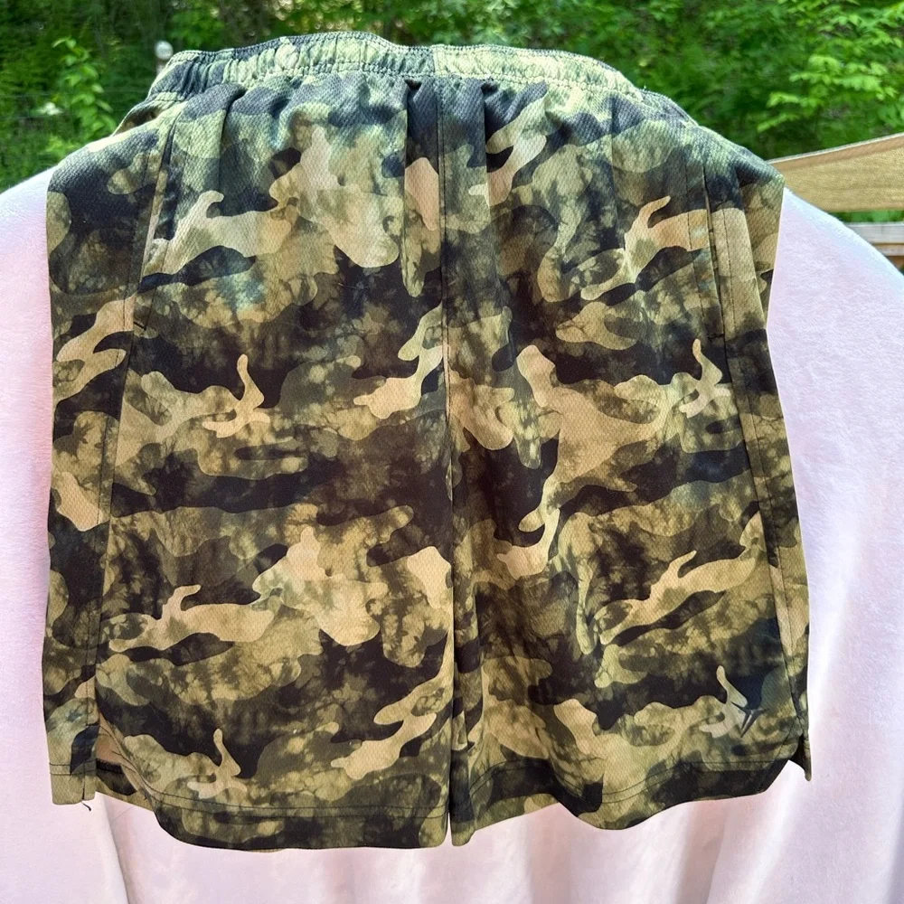 Boys old navy go dry camo shorts - Great used condition-‎ xl 14-16